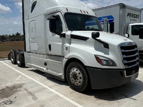 2020 Freightliner Cascadia — photo 8