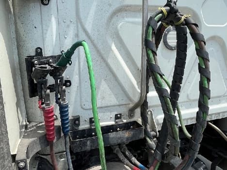 2020 Freightliner Cascadia — photo 9