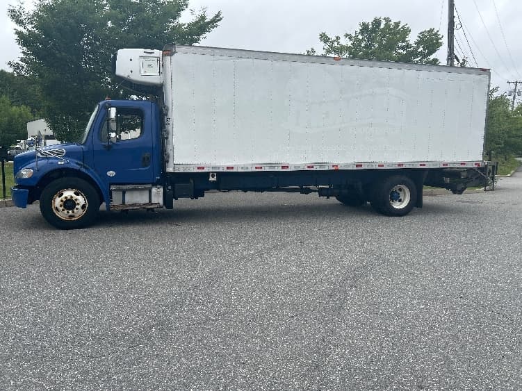 2017 Freightliner M2 106 — photo 4