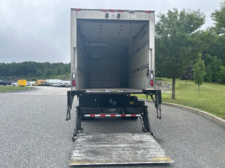 2017 Freightliner M2 106 — photo 9