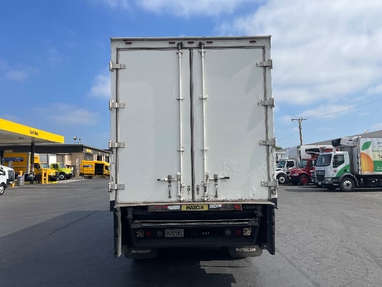 2011 International 4300 — photo 7