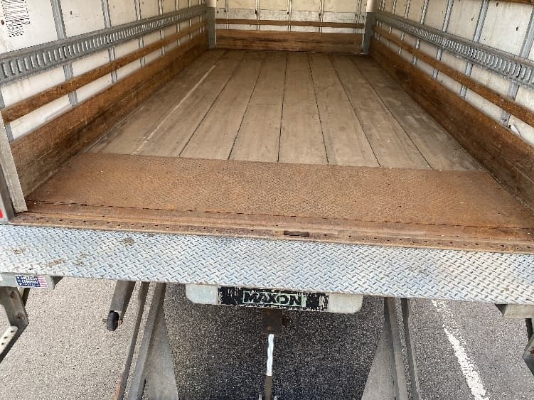 2016 Isuzu NPR — photo 10