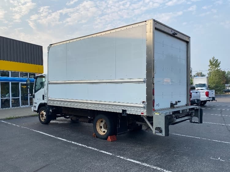 2016 Isuzu NPR — photo 6