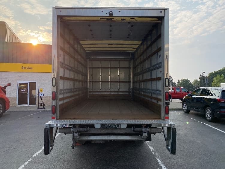 2016 Isuzu NPR — photo 8