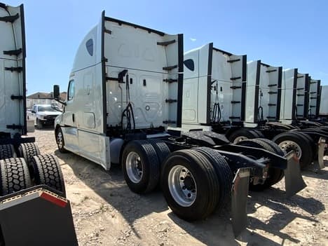 2020 Freightliner Cascadia — photo 4