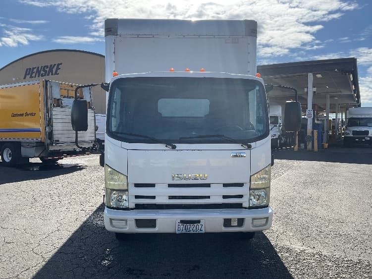 2014 Isuzu NQR — photo 2