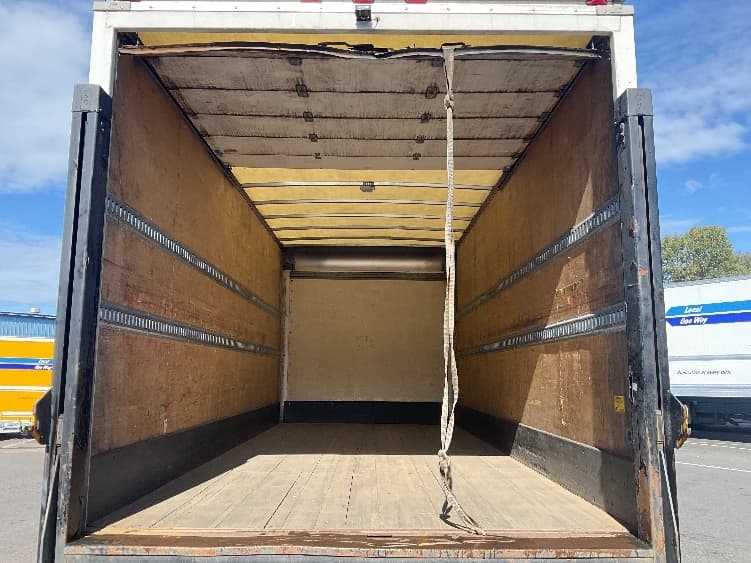 2014 Isuzu NQR — photo 8