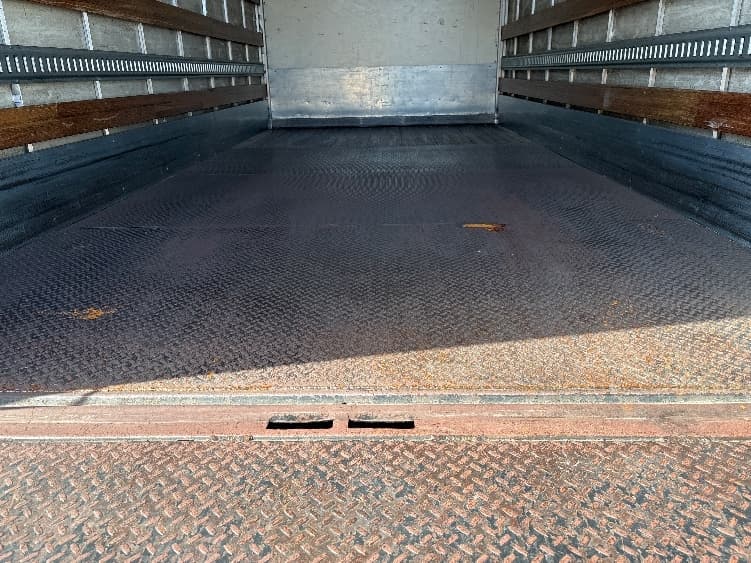 2013 Hino 268 — photo 10