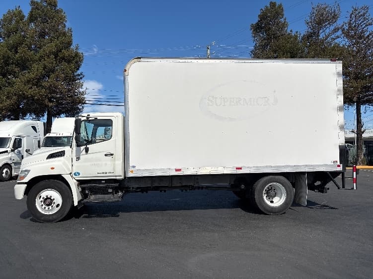 2013 Hino 268 — photo 4