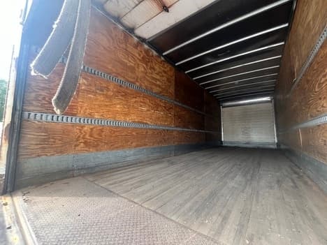 2013 Hino 268 — photo 9