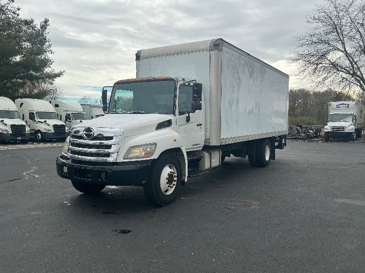 2012 Hino 268 — photo 3