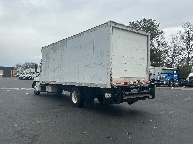 2012 Hino 268 — photo 6