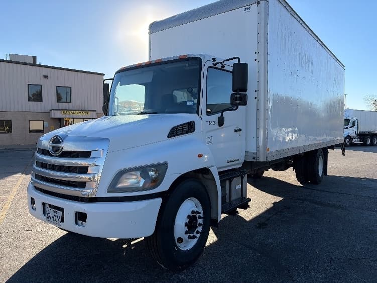 2016 Hino 268 — photo 3