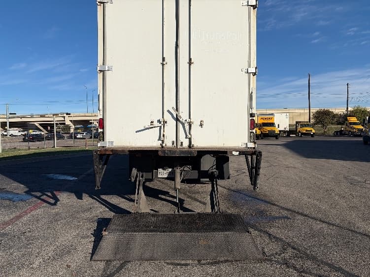 2016 Hino 268 — photo 9