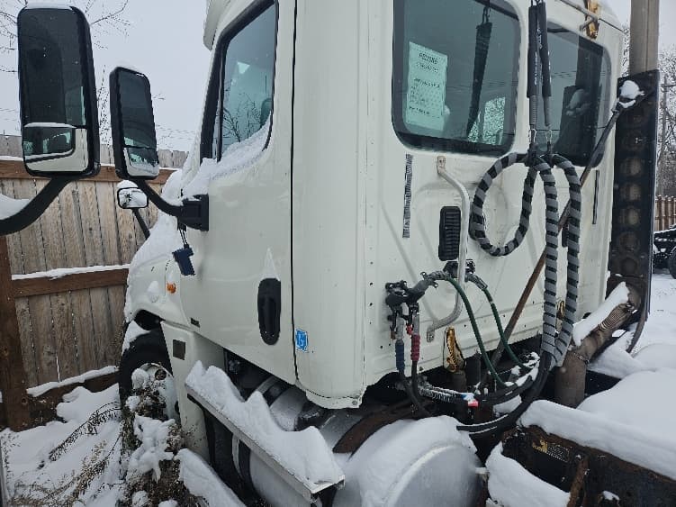 2012 Freightliner Cascadia — photo 4