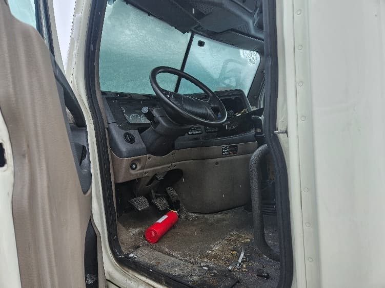 2012 Freightliner Cascadia — photo 9