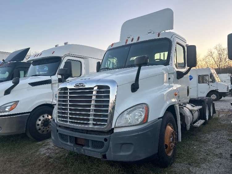 2012 Freightliner Cascadia — photo 3