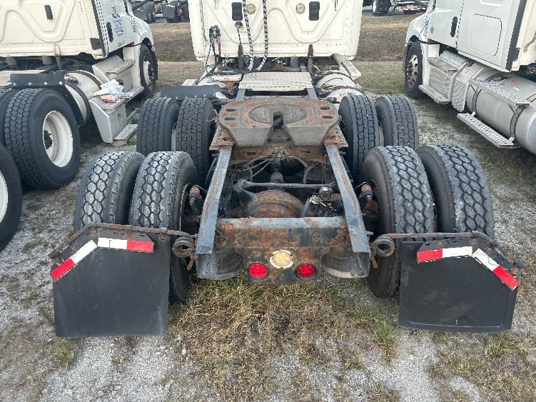 2012 Freightliner Cascadia — photo 5