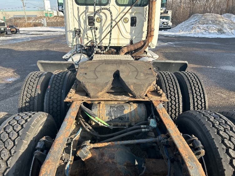 2012 Freightliner Cascadia — photo 6