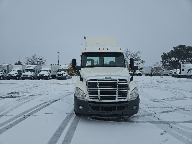 2012 Freightliner Cascadia — photo 2