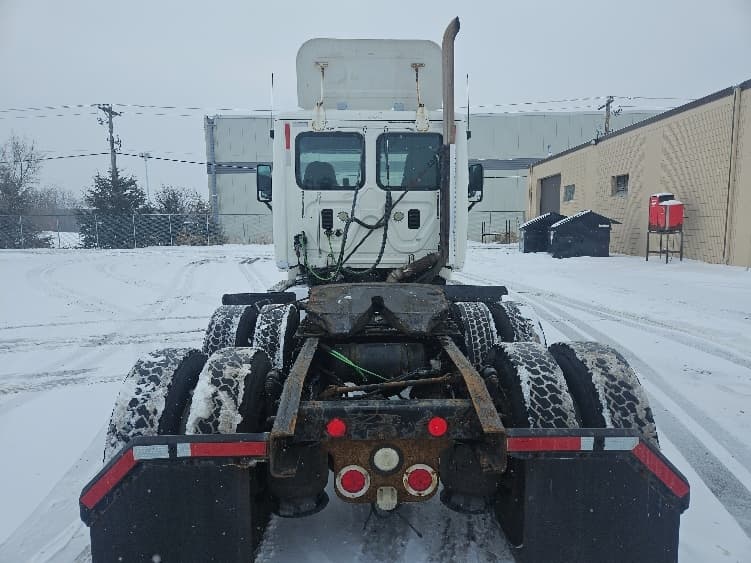 2012 Freightliner Cascadia — photo 6
