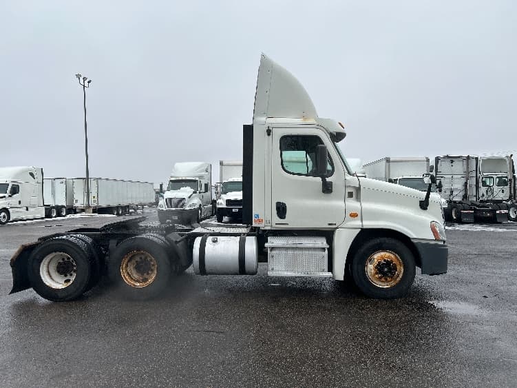2013 Freightliner Cascadia — photo 8