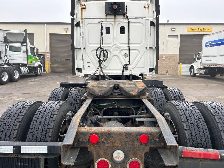 2016 Freightliner Cascadia — photo 6