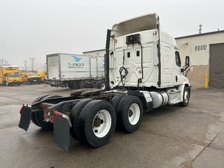 2016 Freightliner Cascadia — photo 7