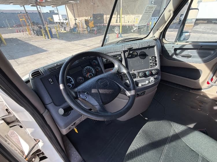 2016 Freightliner Cascadia — photo 10