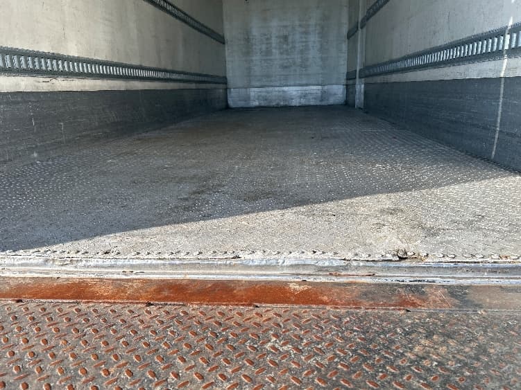 2013 Hino 338 — photo 10