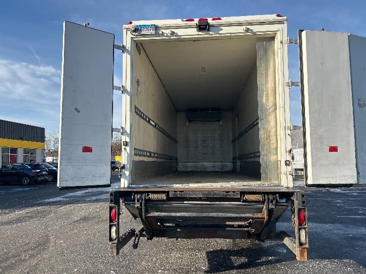 2013 Hino 338 — photo 8