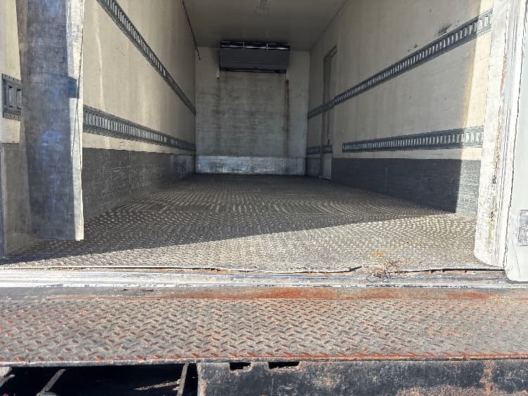 2014 Hino 338 — photo 10