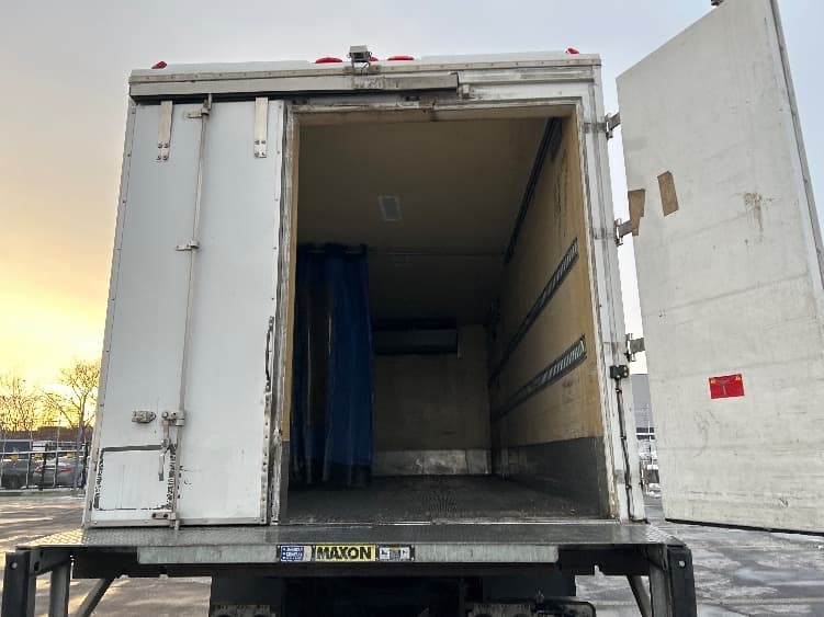 2016 International 4300 — photo 8