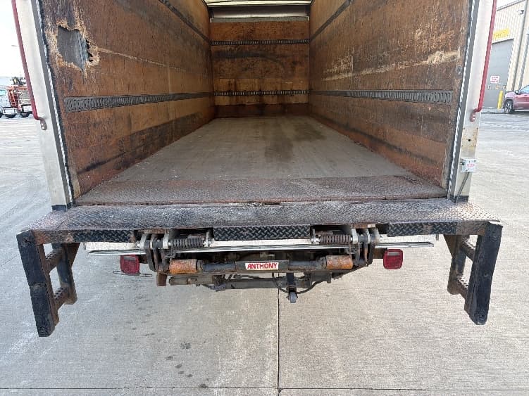 2013 Hino 338 — photo 10