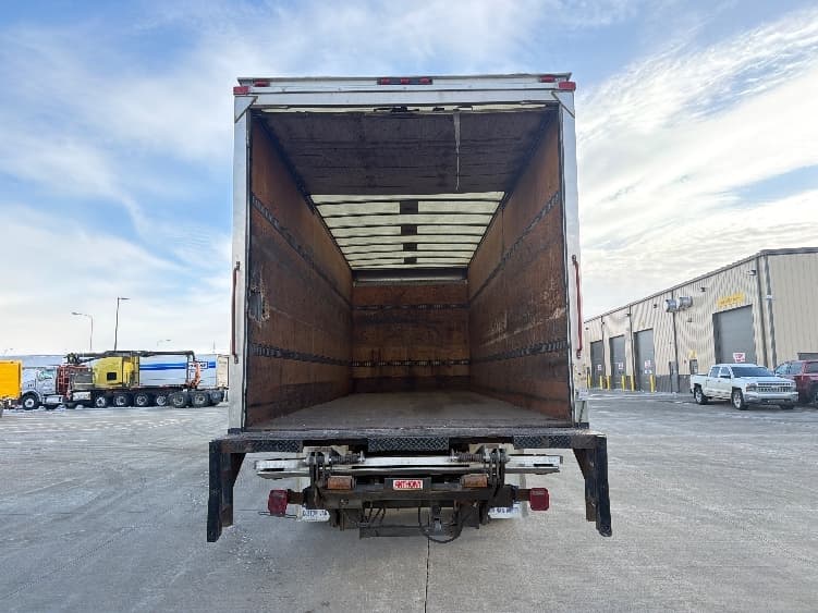 2013 Hino 338 — photo 8