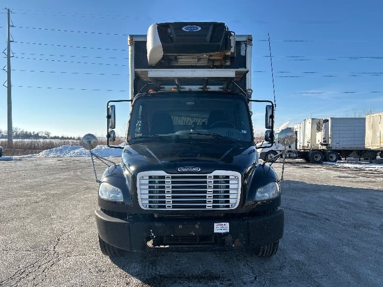2015 Freightliner M2 106 — photo 2
