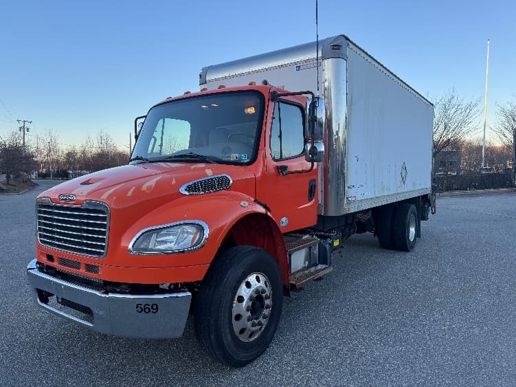 2014 Freightliner M2 106 — photo 3