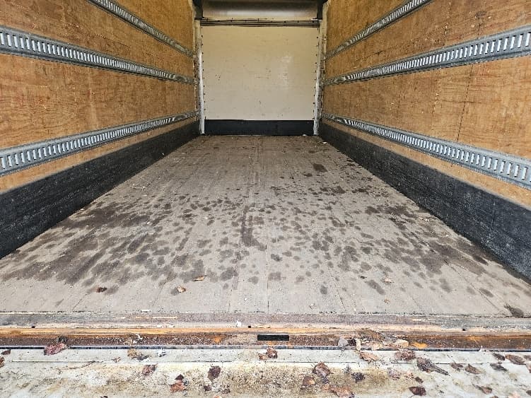 2019 Isuzu NRR — photo 10