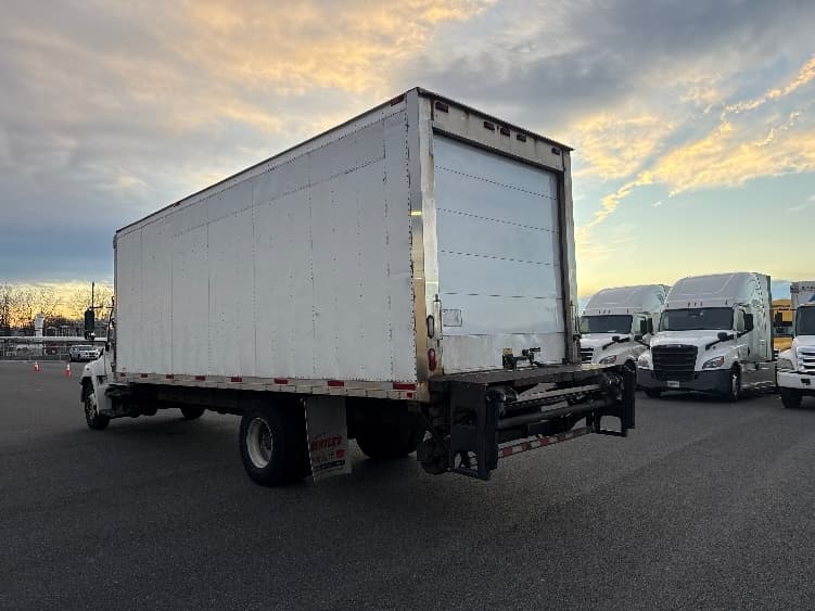 2013 Hino 268 — photo 6