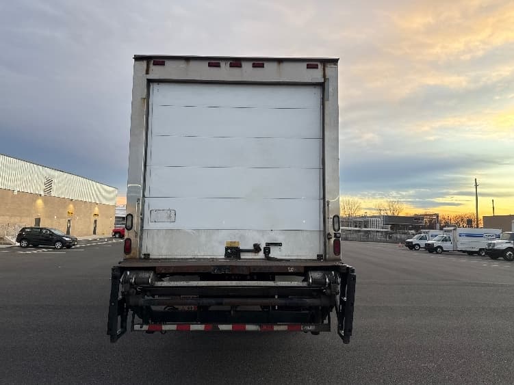 2013 Hino 268 — photo 7