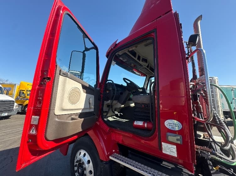 2012 Volvo — photo 9