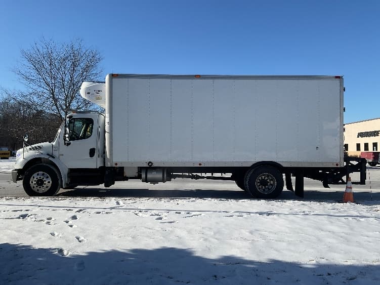 2016 Freightliner M2 106 — photo 4