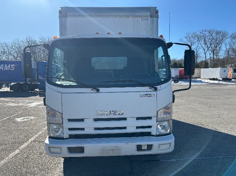 2015 Isuzu NPR — photo 2