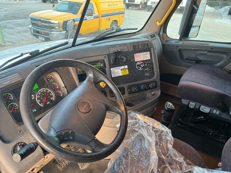 2016 Freightliner Cascadia — photo 10