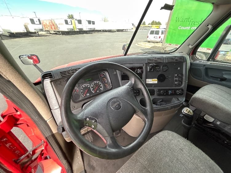 2018 Freightliner Cascadia — photo 10
