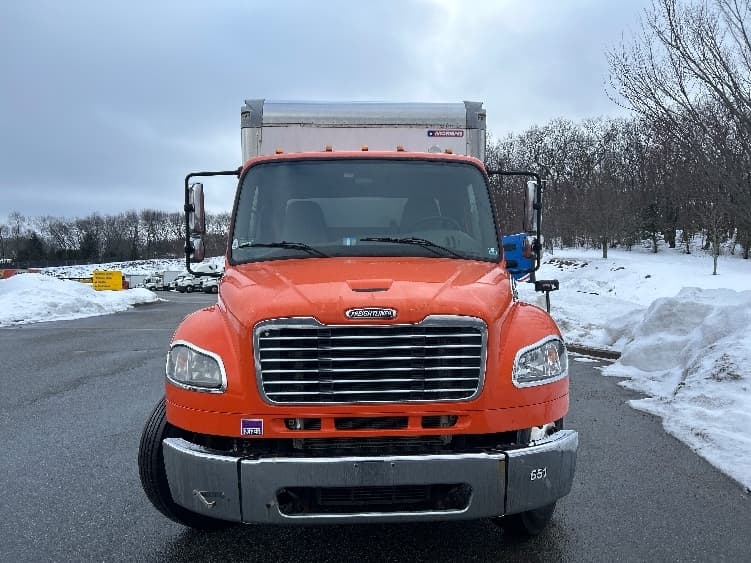 2016 Freightliner M2 106 — photo 2