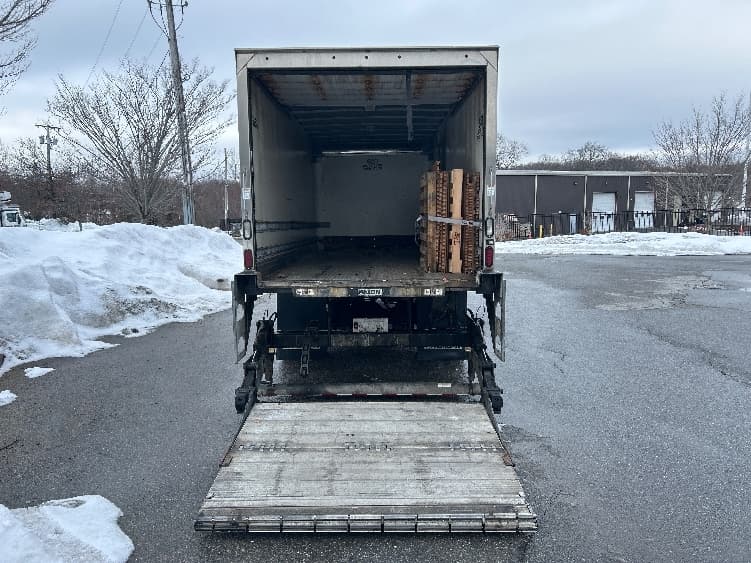 2016 Freightliner M2 106 — photo 9