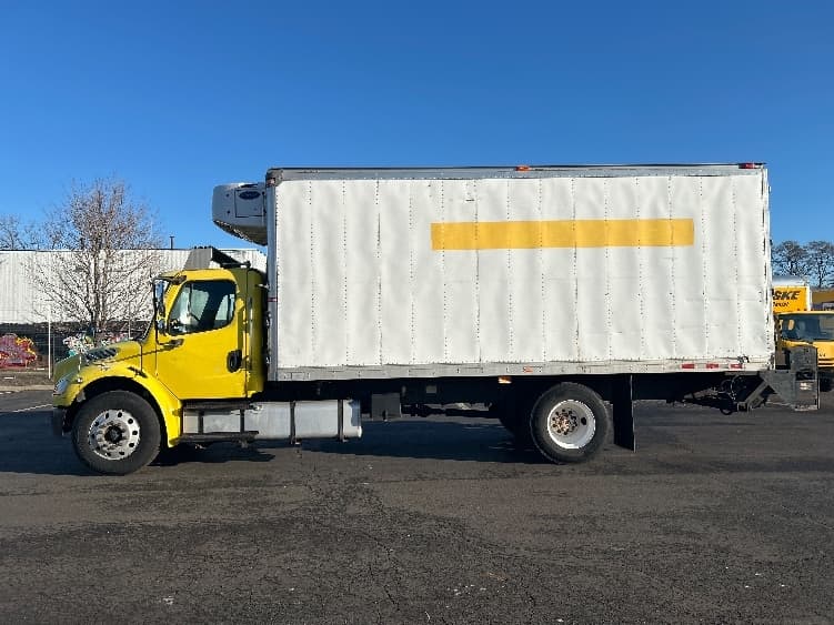 2006 Freightliner M2 106 — photo 4