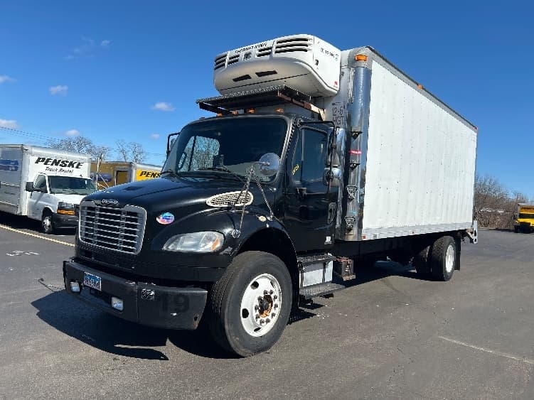 2010 Freightliner M2 106 — photo 3