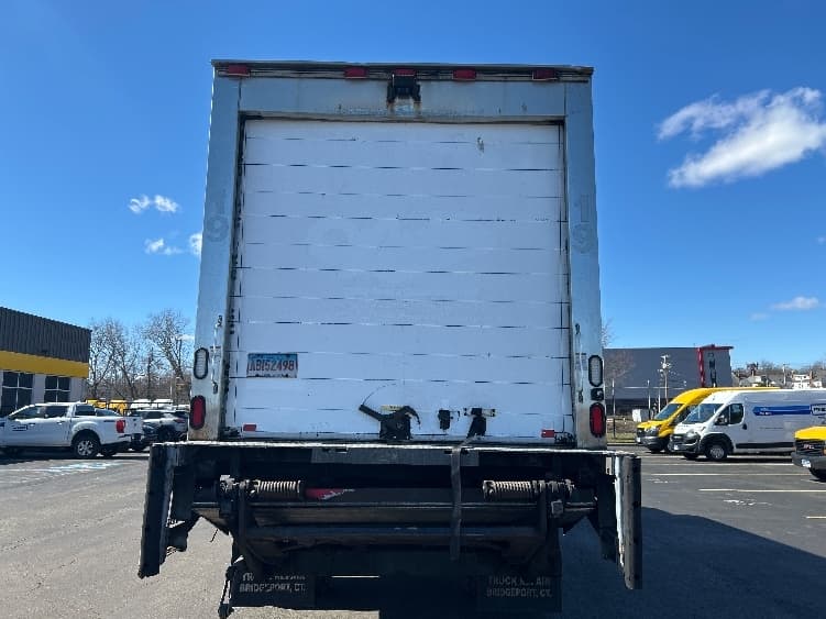 2010 Freightliner M2 106 — photo 7